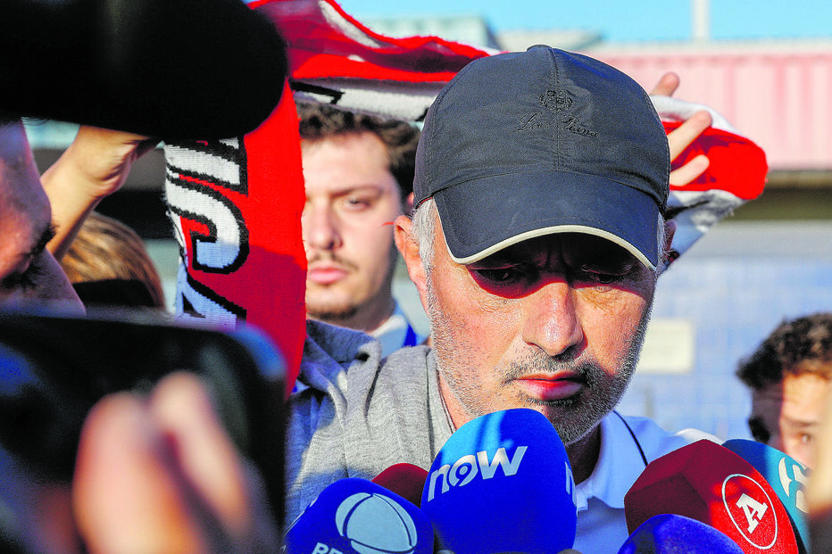 José Mourinho prestou declarações esta quarta-feira à chegada ao Aeroporto de Tires