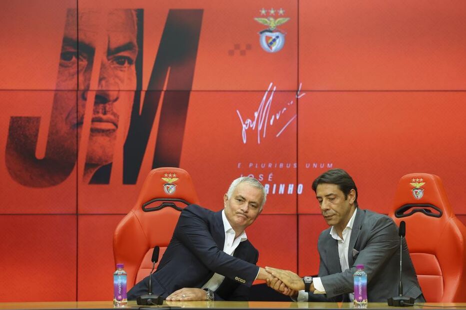 Mourinho, novo técnico do Benfica até 2027, mostra-se 