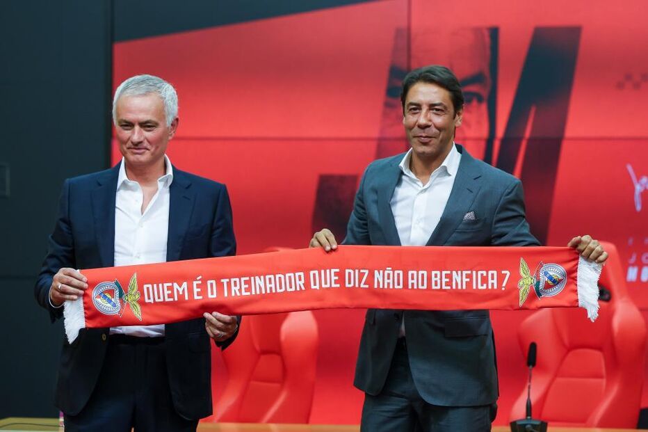Mourinho é o novo treinador do Benfica, com contrato até 2027