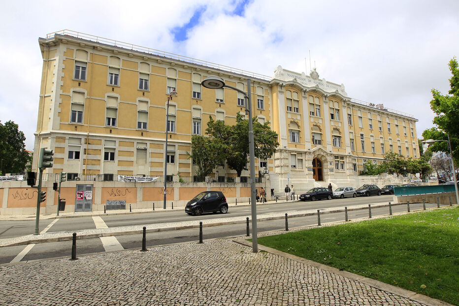 Maternidade Dr. Alfredo da Costa, edifício em Lisboa