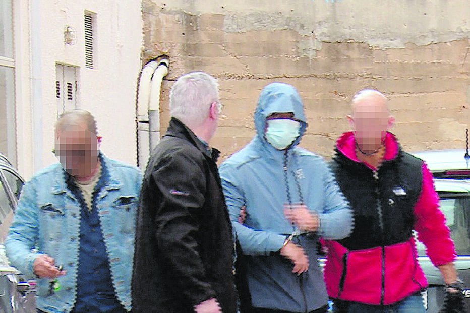 Suspeito irlandês a chegar ao Tribunal de Portimão no decorrer do julgamento