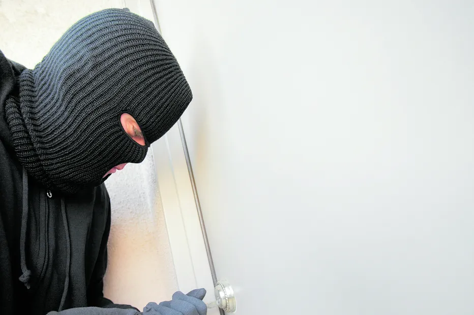 Criminosos metem marcadores nas portas para assaltar casas em todo o País
