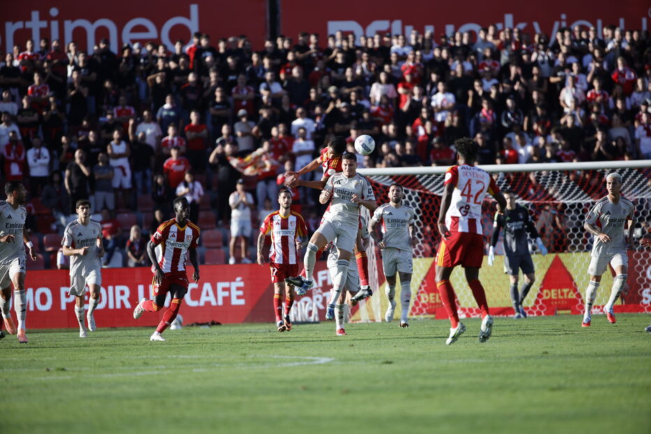 Jogo entre AVS e Benfica na Vila das Aves marca regresso de Mourinho