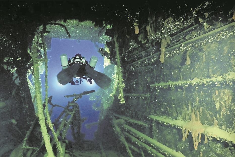 Mergulhadores procuram, a 120 metros de profundidade, objetos do Britannic