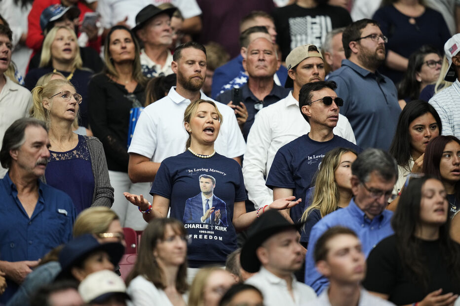 Cerimónias em memória de Charlie Kirk com discurso de Trump e J.D. Vance