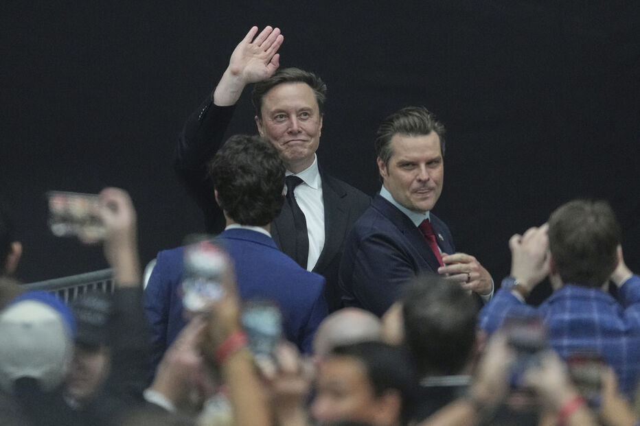 Elon Musk e Matt Gaetz participam num evento com apoiantes
