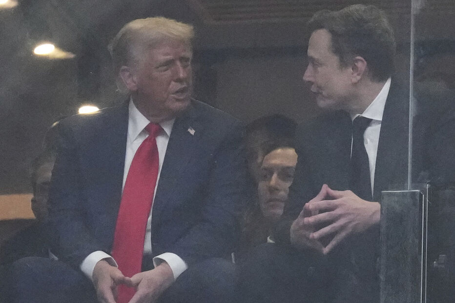 Trump e Musk juntos no funeral de Charlie Kirk, em Phoenix