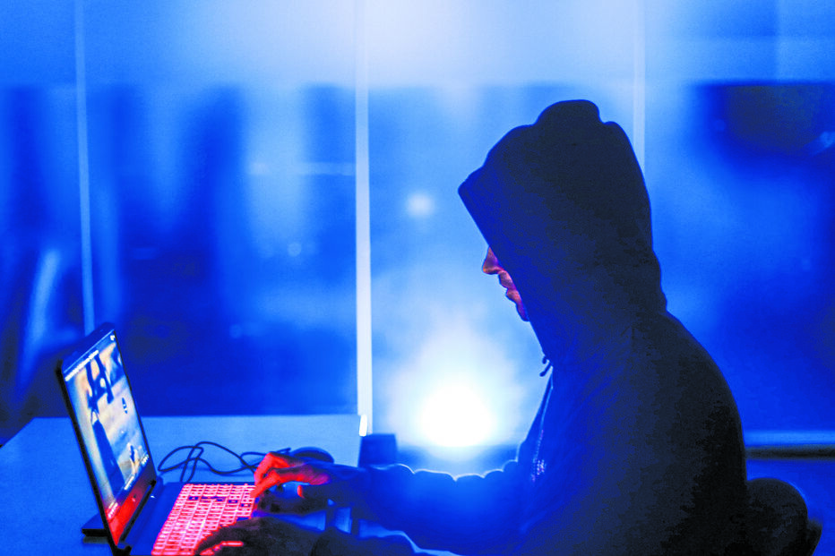 Acredita que mulher tem amante e coloca vídeo com dança sensual da companheira na internet