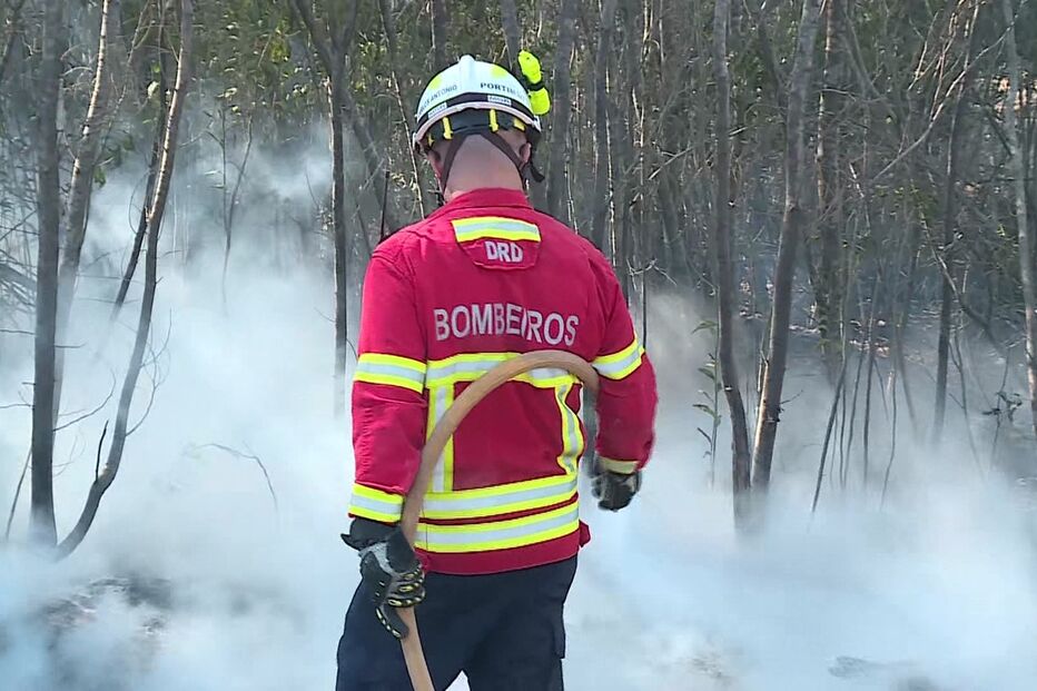 Mais de 500 bombeiros mobilizados para incêndio em Aljezur e Lagos