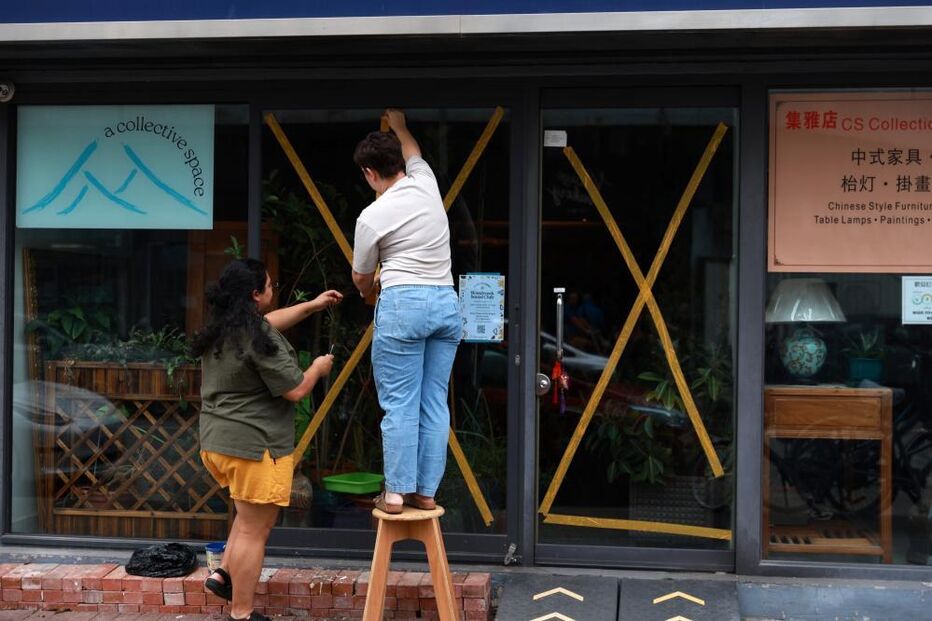 Moradores de Taiwan preparam-se para a passagem do supertufão Ragasa