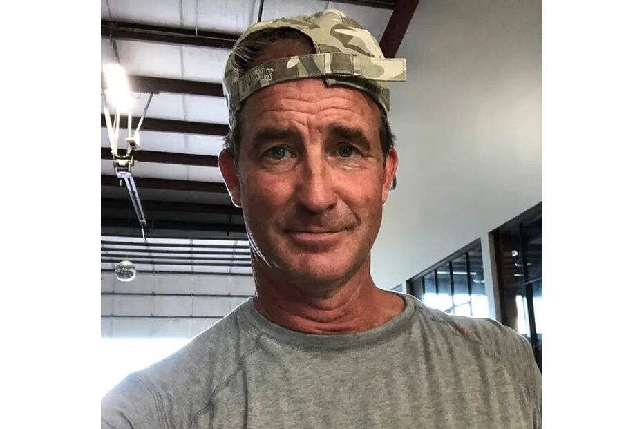 Homem surge em foto após caso de amantes em concerto dos Coldplay