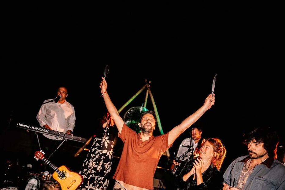 António Zambujo na festa dos seus 50 anos com a mulher, Maria Luíza Jobim.jpg