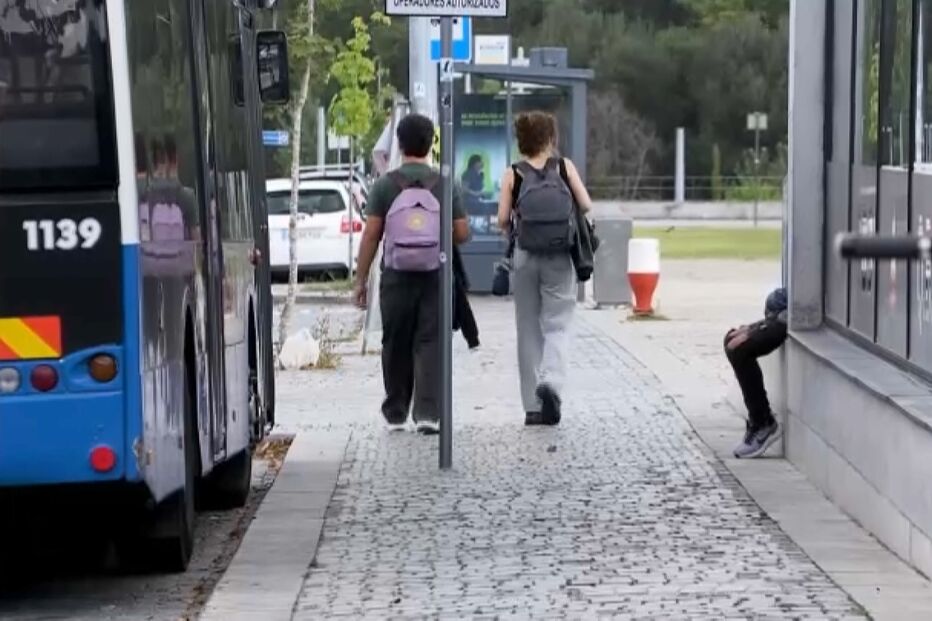 Estudantes enfrentam dificuldades para morar no Porto devido a custos elevados