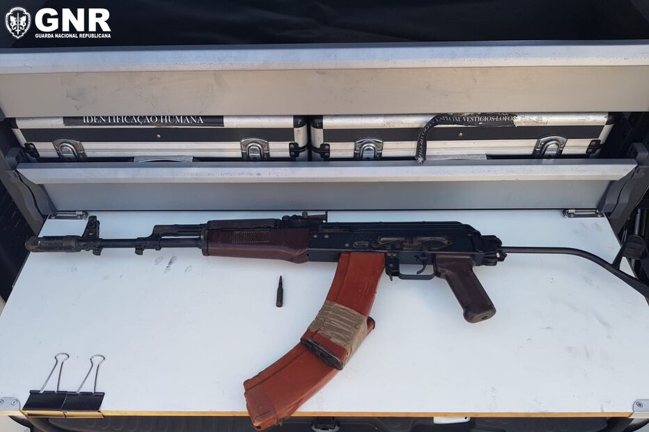 GNR detém sete suspeitos em Aljezur e apreende armamento de guerra