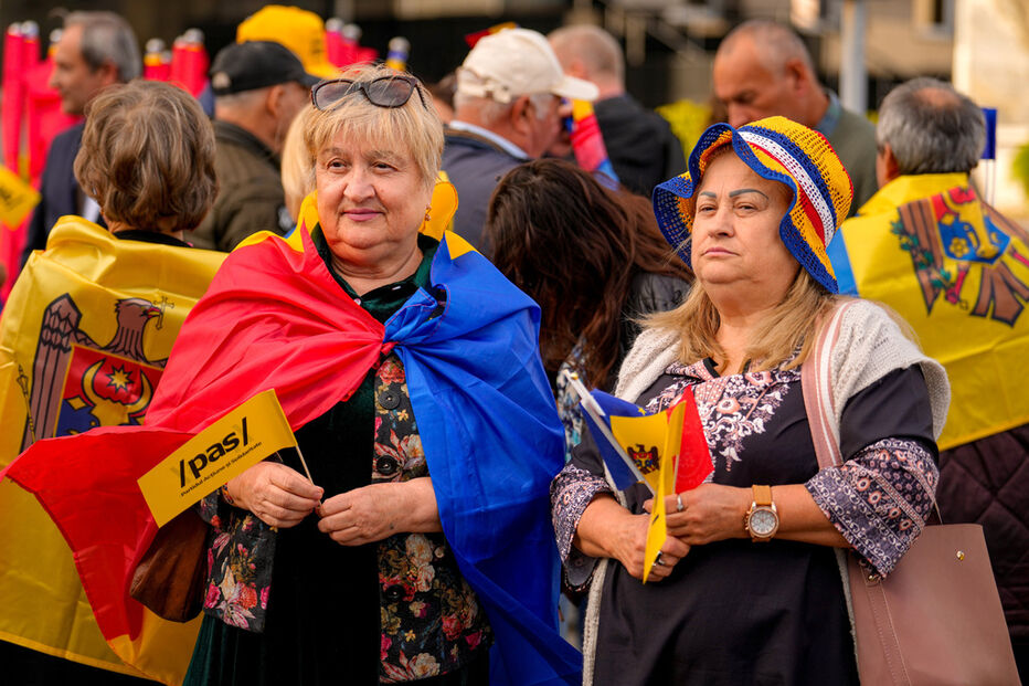 Moldavos votam nas eleições legislativas, em Chisinau