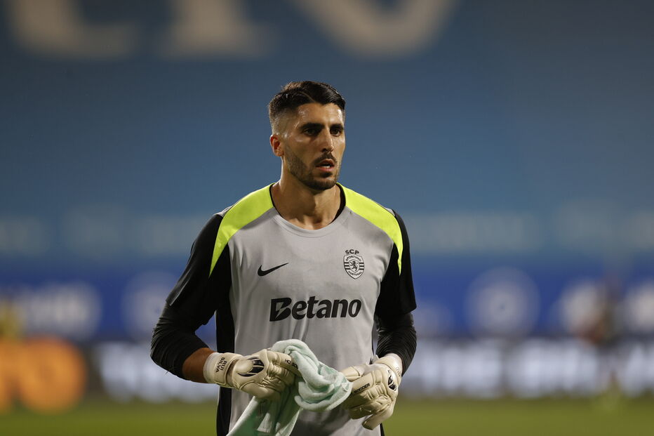 Rui Silva, guarda-redes do Sporting, antes do jogo contra o Estoril na Liga