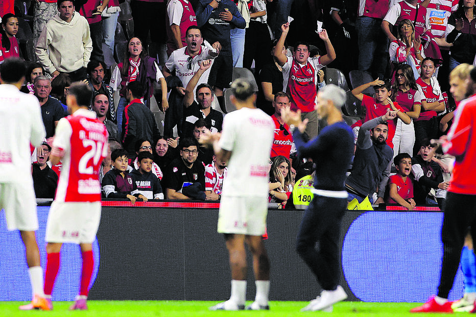 Bailinho e lenços brancos em Braga