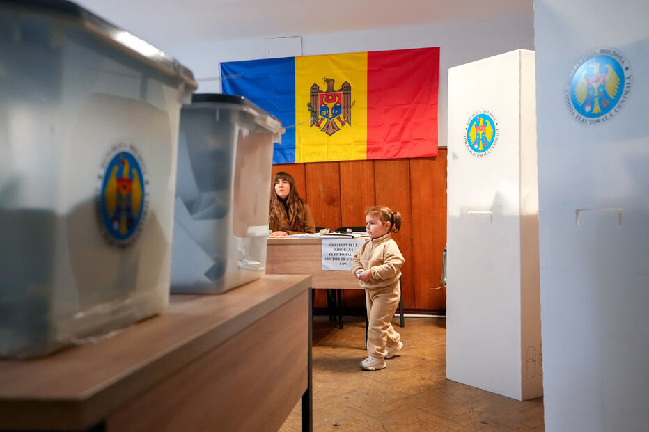 Moldavos votam nas eleições legislativas; PAS mantém maioria absoluta