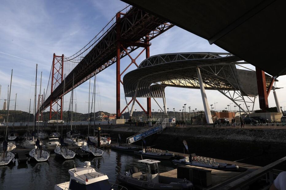Moradores de Lisboa queixam-se do ruído de embarcações no Tejo