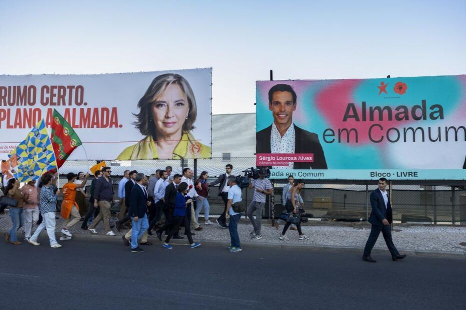 Almada em campanha com cartazes de Sérgio Lourosa Alves e candidaturas autárquicas