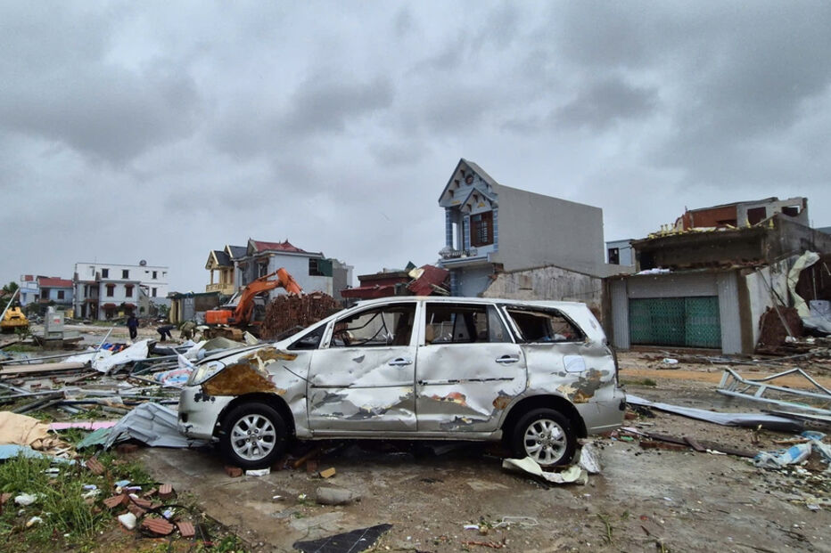 Tufão Bualoi causa mortos e feridos no Vietname, além de danificar casas
