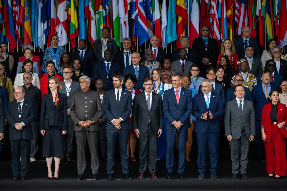 Ministro angolano Filipe Zau pede à UNESCO devolução de bens culturais a África, em Barcelona