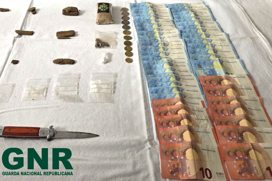 GNR apreendeu droga, dinheiro e uma faca