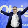<![CDATA[ Imprensa internacional destaca vitória de Carlos Moedas depois de "trágico" acidente da Glória ]]>