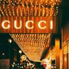 <![CDATA[ Bruxelas multa Gucci, Chloé e Loewe em 157 milhões por restringirem preços de revenda ]]>