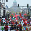 <![CDATA[ Dezenas de milhares protestam contra cortes orçamentais na Bélgica ]]>