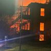 <![CDATA[ Incêndio deflagra em edifício devoluto no Parque da Saúde da Guarda ]]>