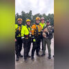 <![CDATA[ Bombeiros resgatam cão preso nas cheias no sul da Califórnia   ]]>