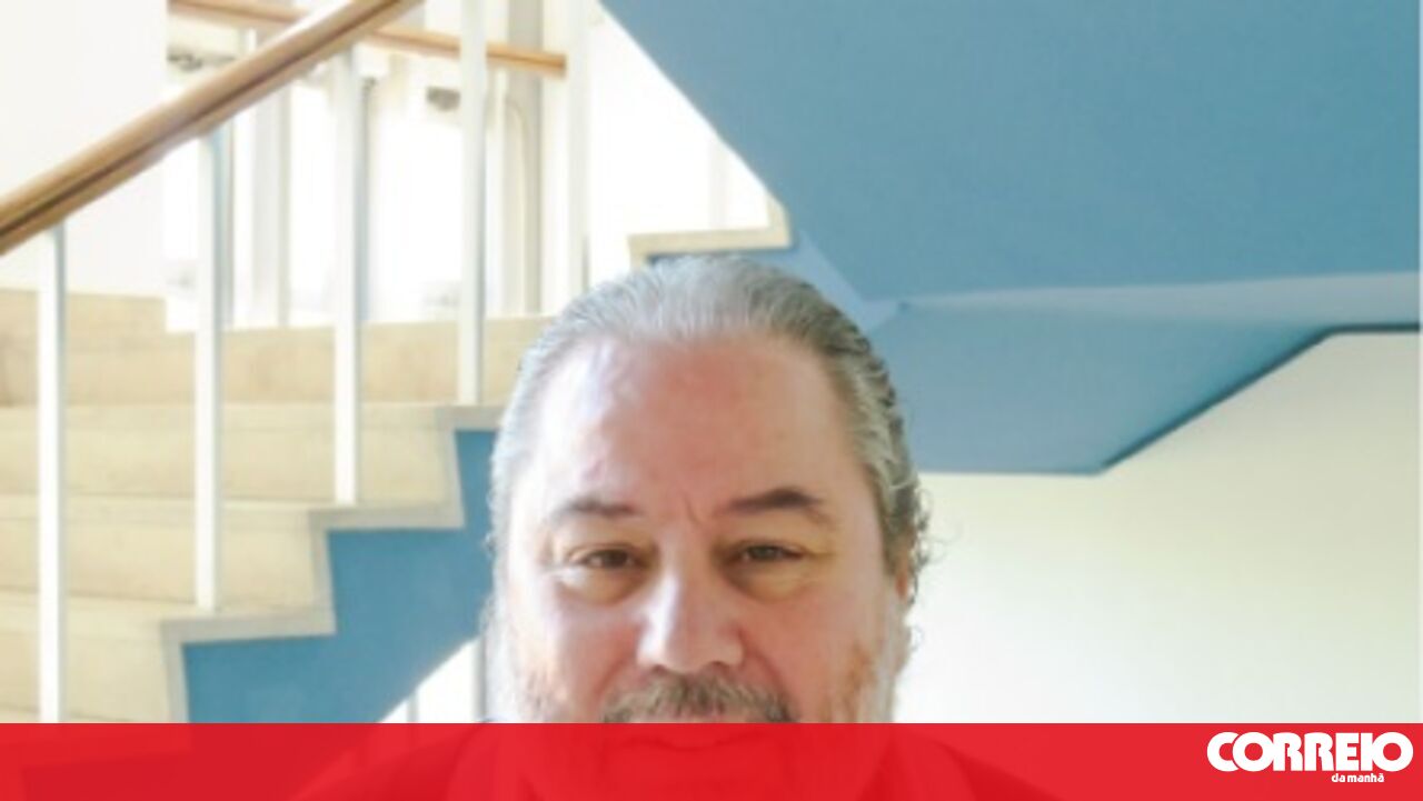 Tragic Loss: Carlos Costa, Husband of Former Health Director Graça Freitas, Dies of Sudden Heart Attack