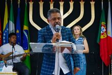 Sónia Jesus e Vitó tentam reconciliação com ajuda do pastor Adeildo José da Silva, no Monte do Resgate