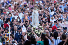 Nossa Senhora de Fátima regressa a Fátima após receber Rosa de Ouro no Vaticano