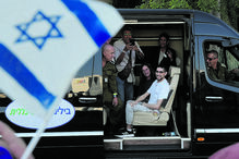 Reféns foram entregues à Cruz Vermelha e levados de helicóptero para Israel, onde foram recebidos com alívio e emoção pelos familiares 