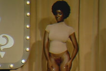 Kim Kardashian lança coleção polémica de roupa interior SKIMS