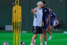 Jorge Jesus encontra gatinha em treino do Al Nassr, na Arábia Saudita
