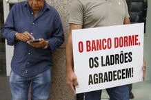 Clientes lesados protestam em Lisboa contra o Eurobic após fraude de transferências não autorizadas