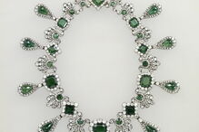 Saque no Louvre: roubo de colar de esmeraldas e outras joias históricas