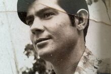 Militar recorda partida para a guerra e o nascimento da filha.
