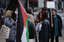Manifestantes no Porto contestam lei sobre burca e alertam para problemas reais