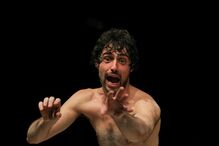 Rogério Vale e Francisco P. Almeida numa peça de Fernando Arrabal na Comuna, em Lisboa