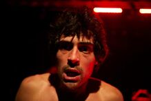 Rogério Vale e Francisco P. Almeida em peça de Fernando Arrabal na Comuna, Lisboa