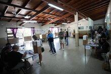 Eleições legislativas na Argentina com vitória da oposição peronista em Buenos Aires