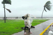 Furacão traz ventos fortes e chuvas torrenciais