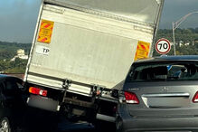 Colisão entre três carros e camião condiciona trânsito na Ponte 25 de Abril