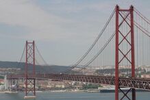 PSP pára trânsito na Ponte para travar condutor em fuga