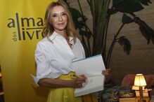 Margarida Rebelo Pinto promove livro e elogia atriz Júlia Palha