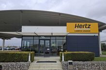 Balcão Hertz de venda de carros usados